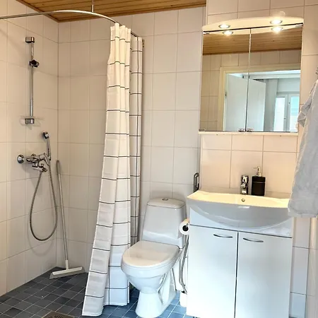 Lovely Near Airport, Sauna & Free Parking Lägenhet *
