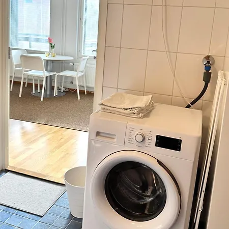 Lovely Near Airport, Sauna & Free Parking