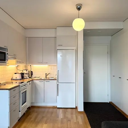 Lovely Near Airport, Sauna & Free Parking Lägenhet *
