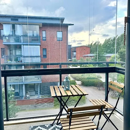 Lovely Near Airport, Sauna & Free Parking Lägenhet *
